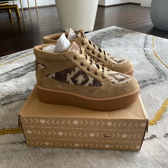 NWT Zodiac Platform Boots - Picture 4 of 9